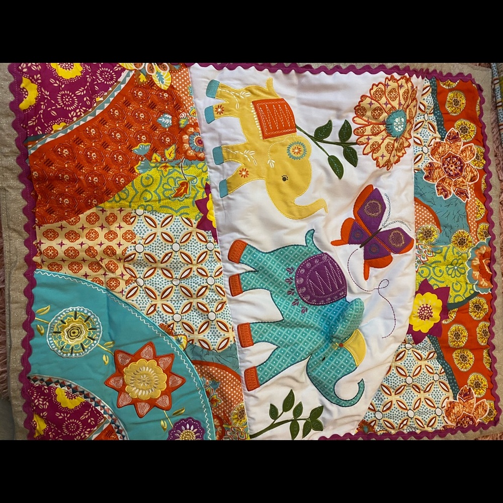 Crib bedding set